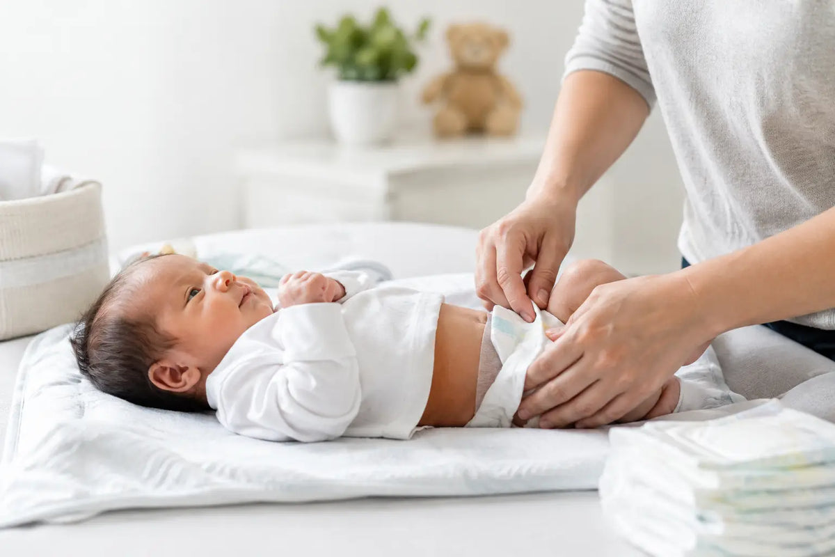 How to Change a Newborn Nappy Safely at Home