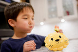 Childwith a lion-shaped Meli snack Bowl.